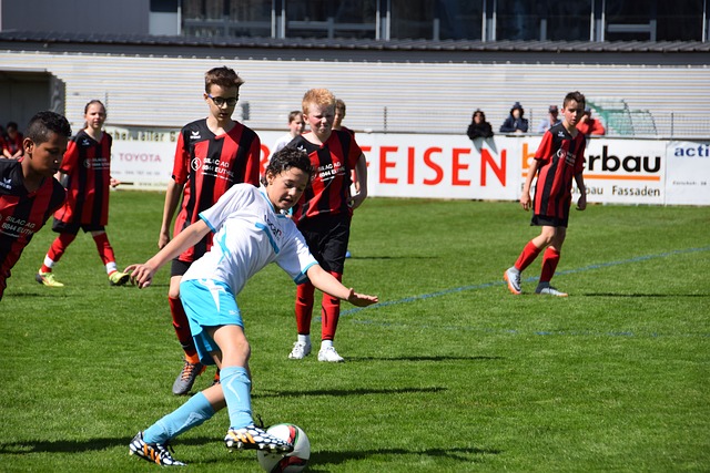 英超争五比争冠精彩！切尔西形势不妙 曼联热刺依仗欧联.